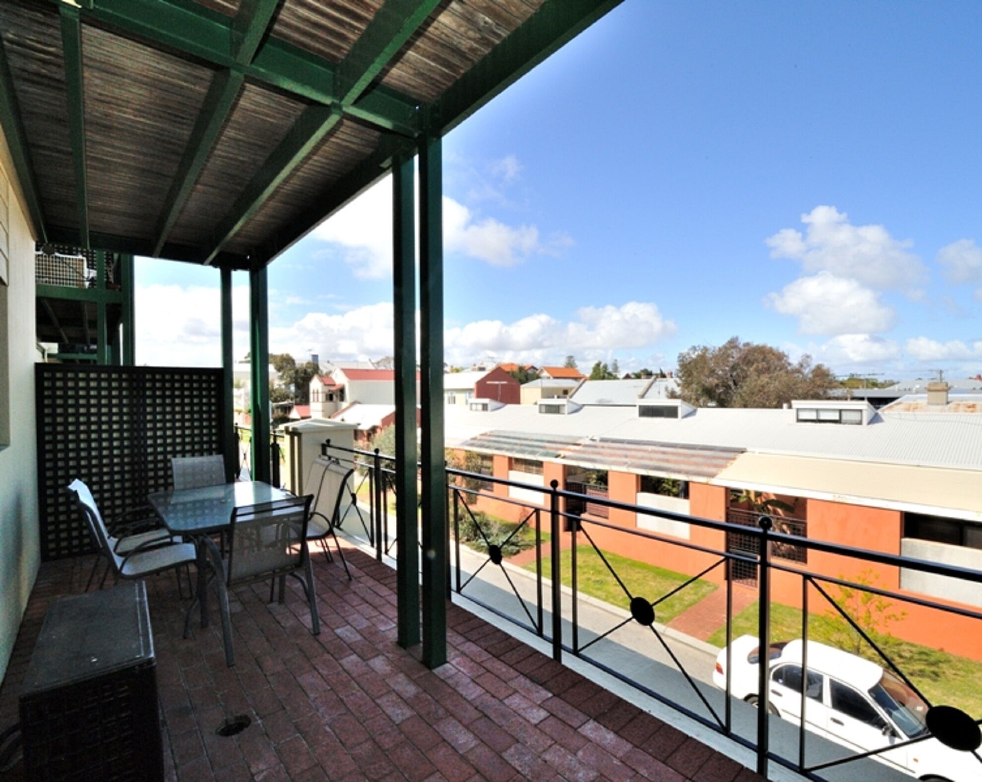 Great Value 2 Bedroom Apartment in the Heart of South Fremantle