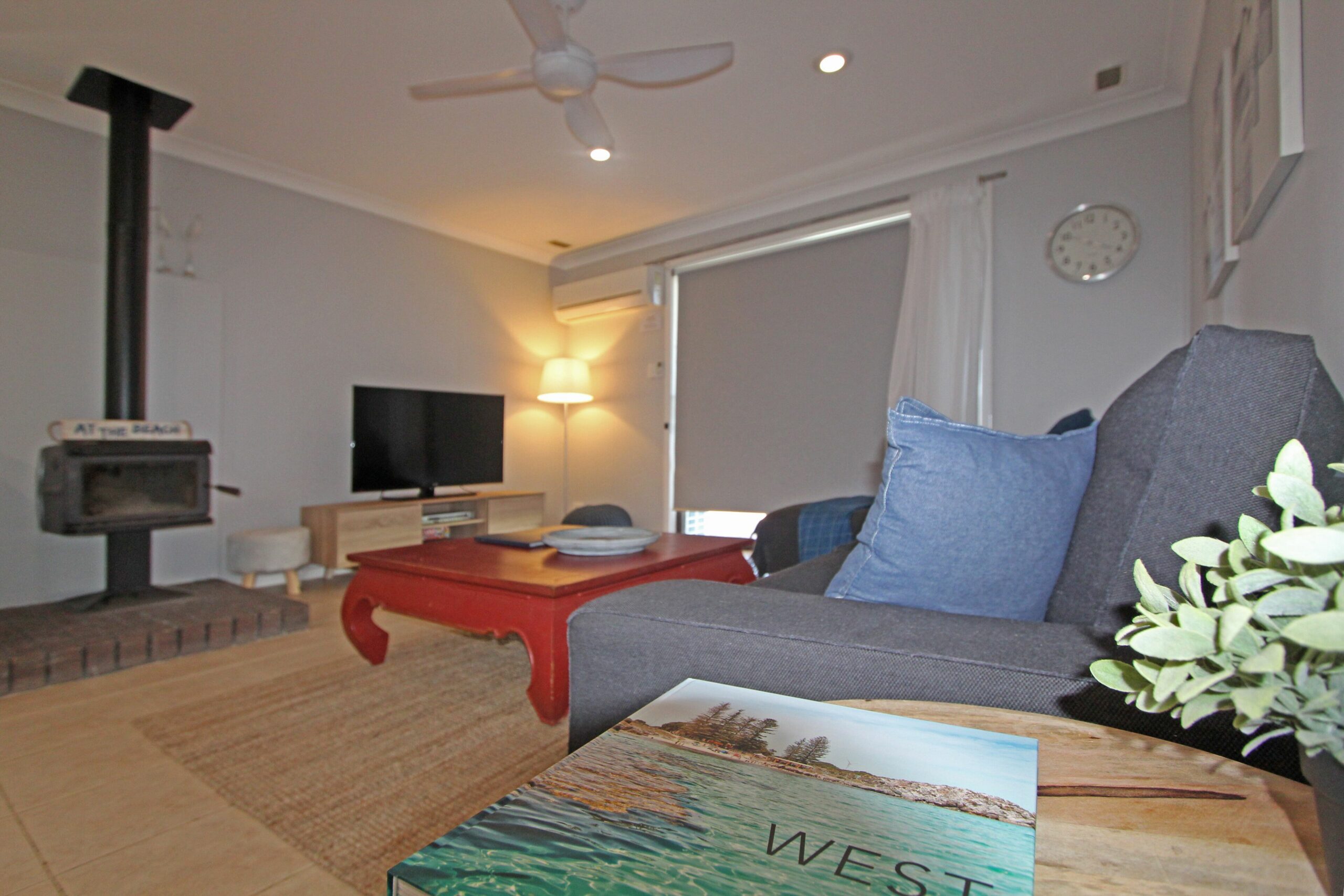 "Le Shack"  Walking distance to the beach and shops!!