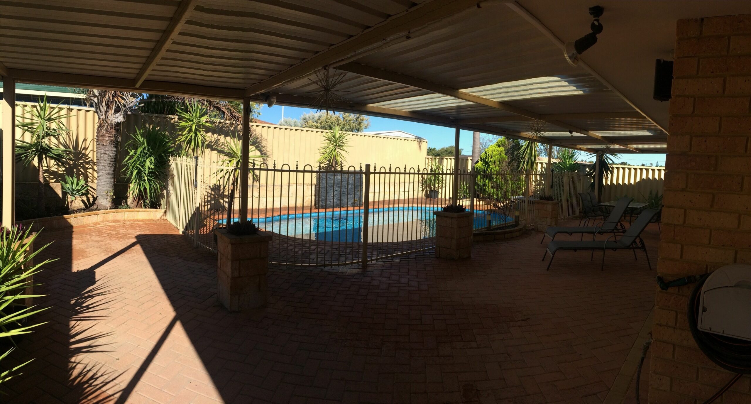 Currambine, Cosy family home with sparkling pool, near Burns Beach