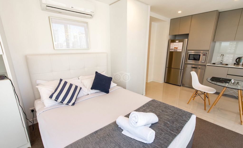 Sleek and Stylish Ciity View Studio Apartment at Rhapsody Resort 100m to the Beach