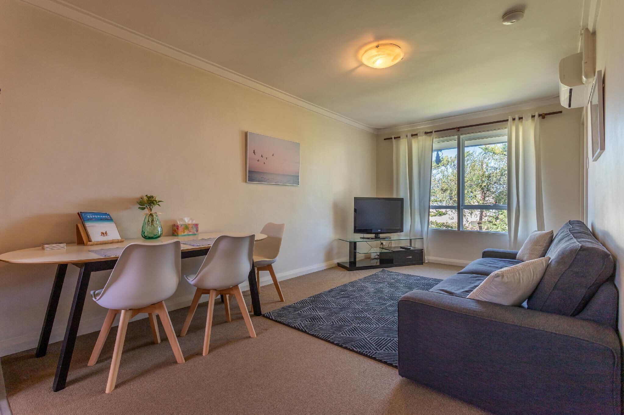 This Apartment is a 1 Bedroom, 1 Bathrooms, Located in Scarborough, WA