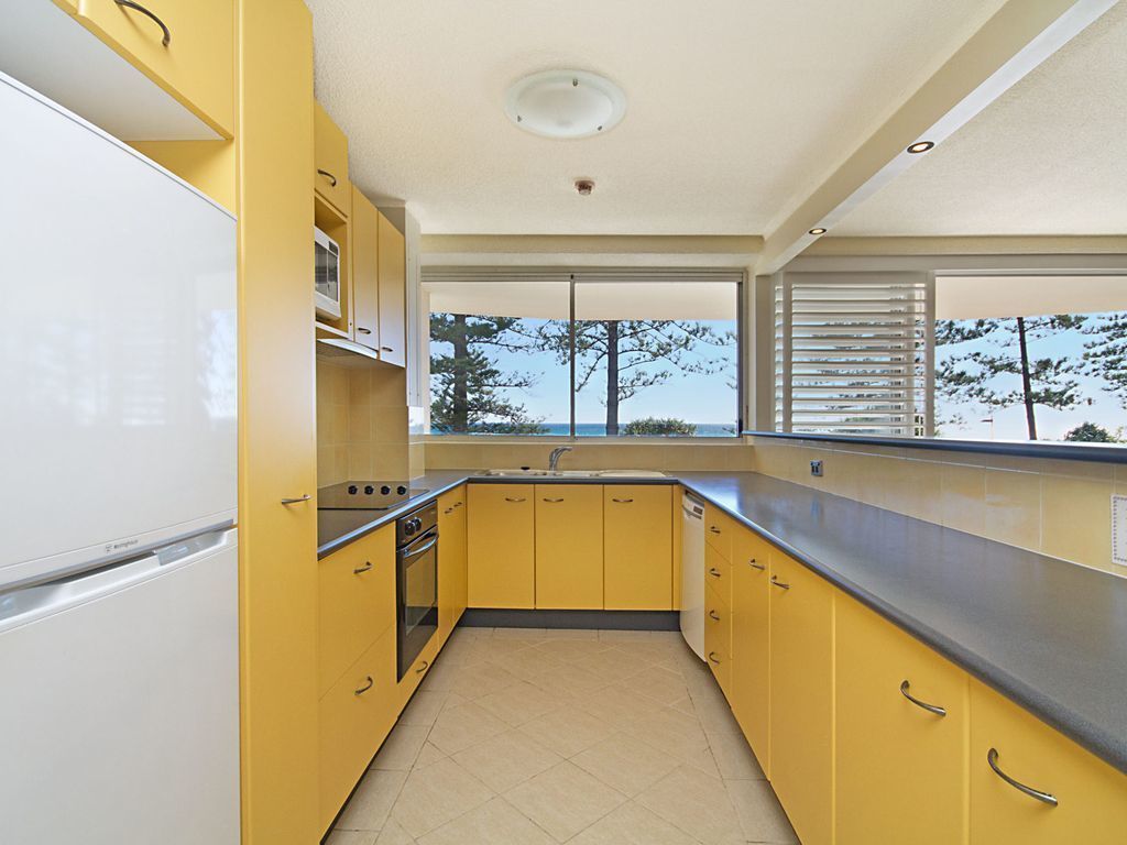 Rainbow Place Unit 5- Right on the beach in Rainbow Bay Coolangatta