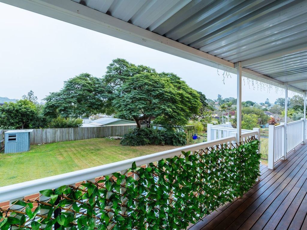 Traditional Queenslander - pet Friendly With a big Yard