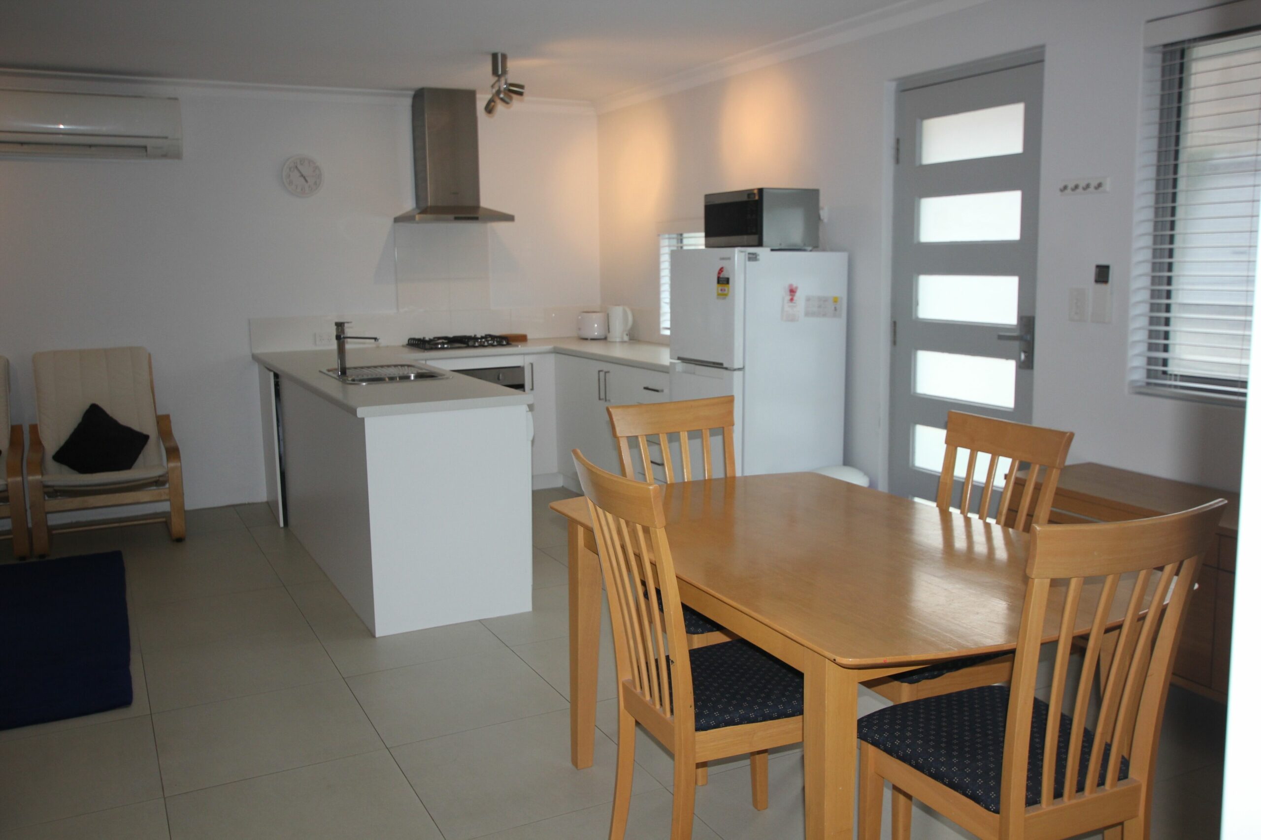 The Beach Pad - 2 Bedroom Self Contained Apartment 200m from Sorrento Beach