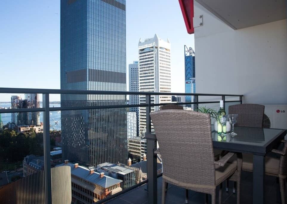 Central CBD Exec Stunning View Wifi Netflix Wine