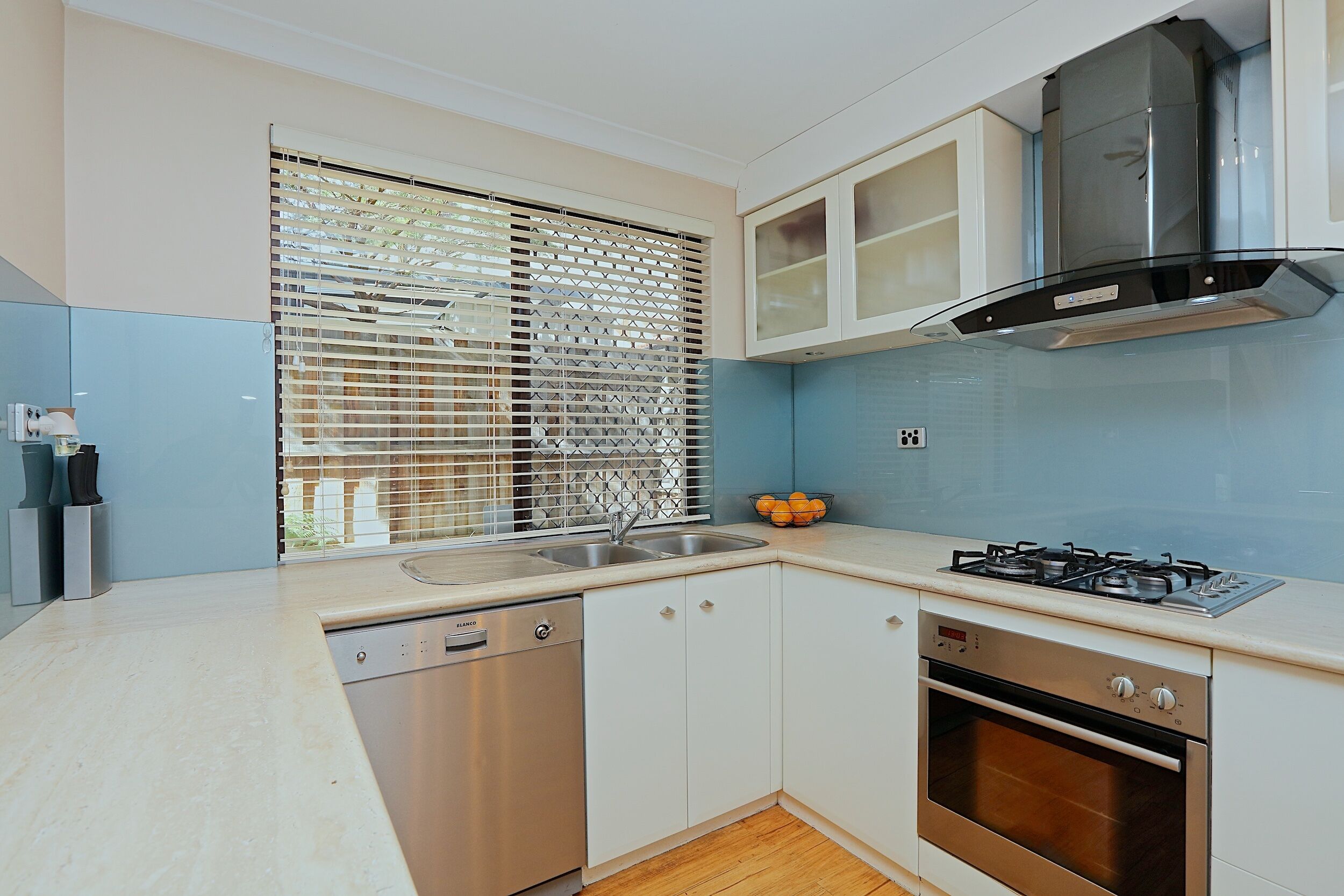 BEST LOCATION in Perth!  Free Wifi & Netflix Gorgeous Family friendly townhouse