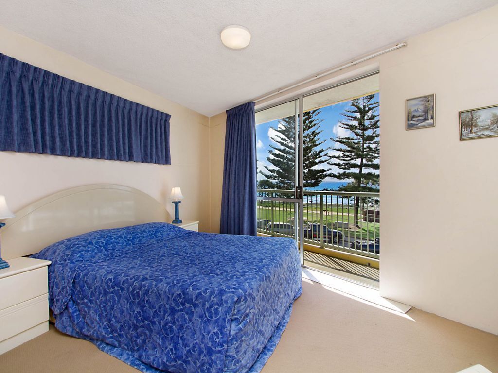 Kingston Court Unit 10 Right on the beach in Rainbow Bay Coolangatta