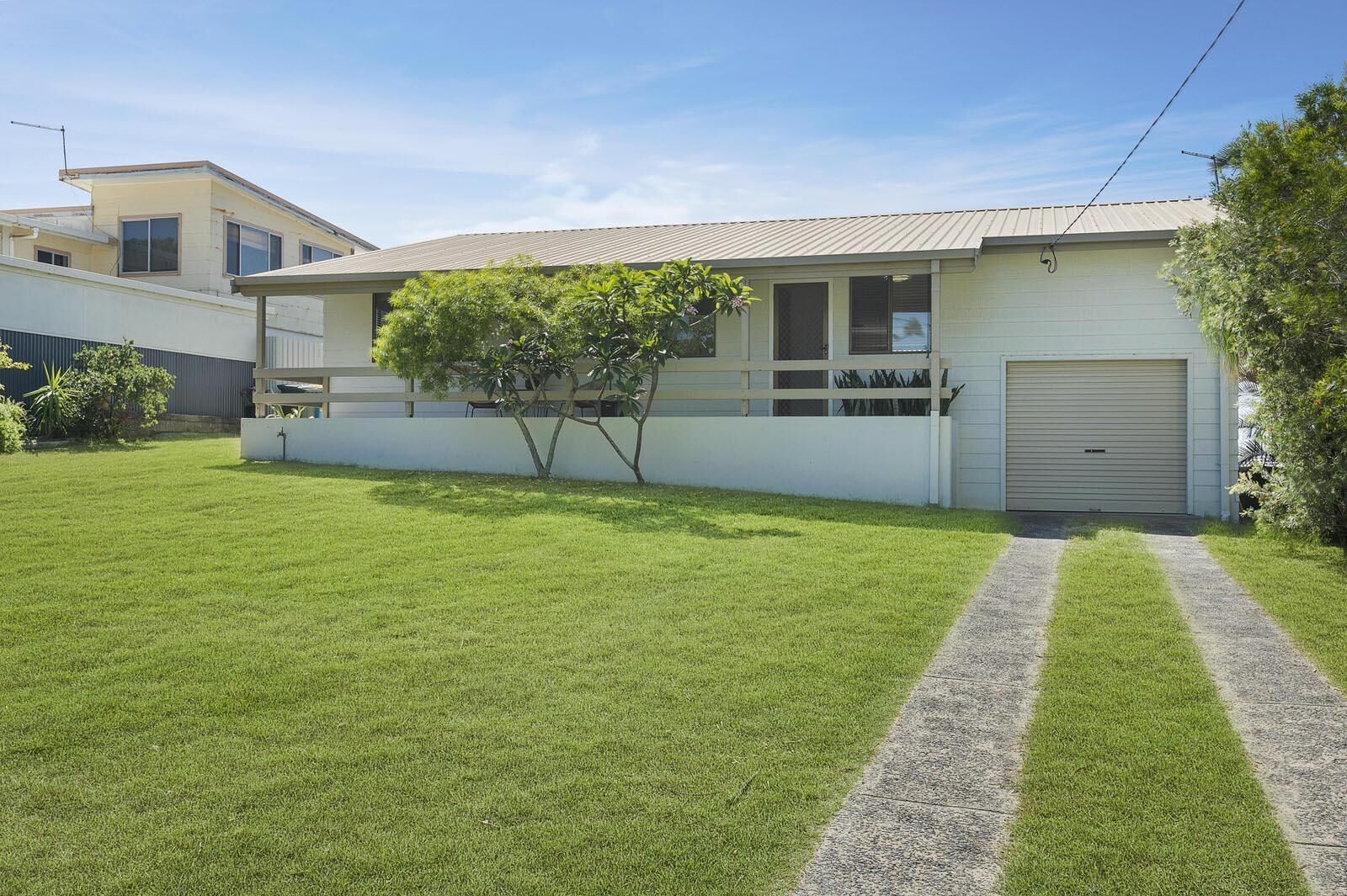 Bailey's Beach House - Original East Ballina Beach House With Ocean Glimpses