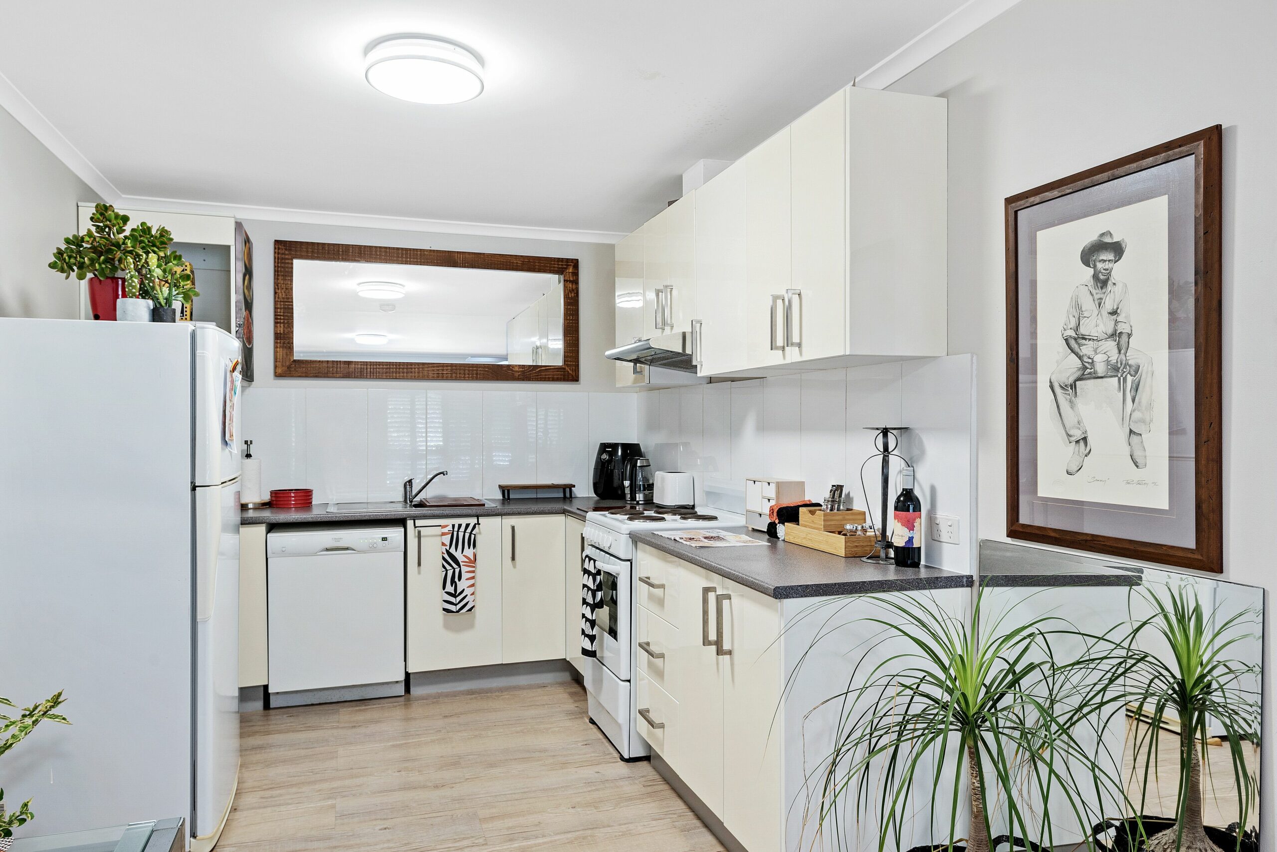 Self-contained 2 brm "smart" apartment in Bayside Brisbane