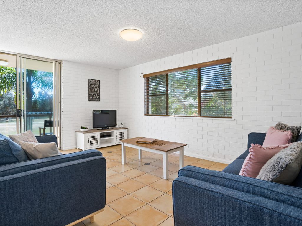 2/56 Lawson Street@clarkes Beach