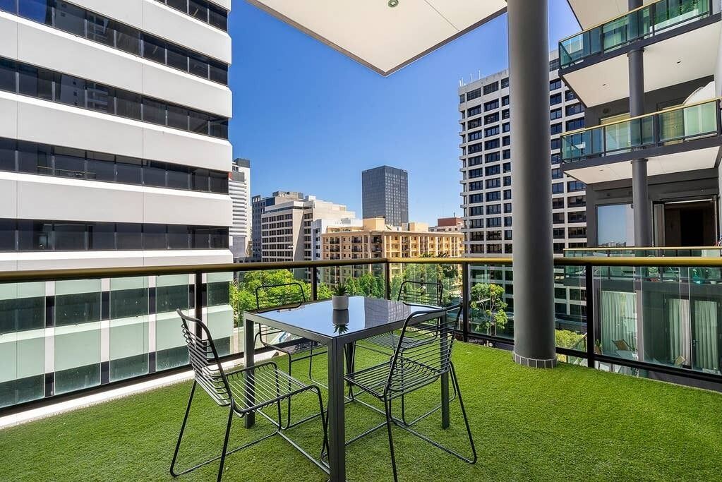 Perfection on Adelaide Terrace - Perth City