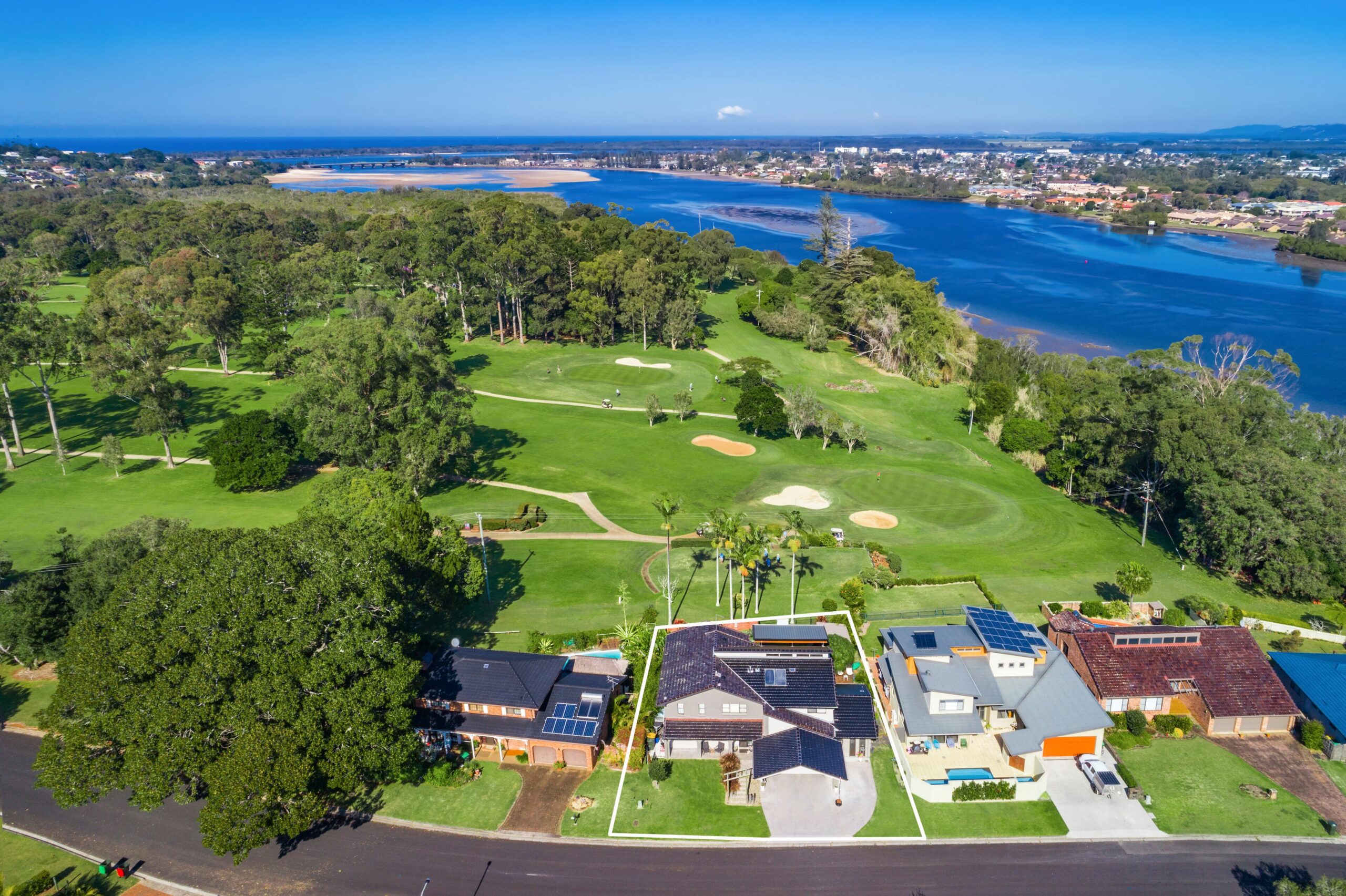 A Perfect Stay - River Links - Views Over the Golf Course & Richmond River