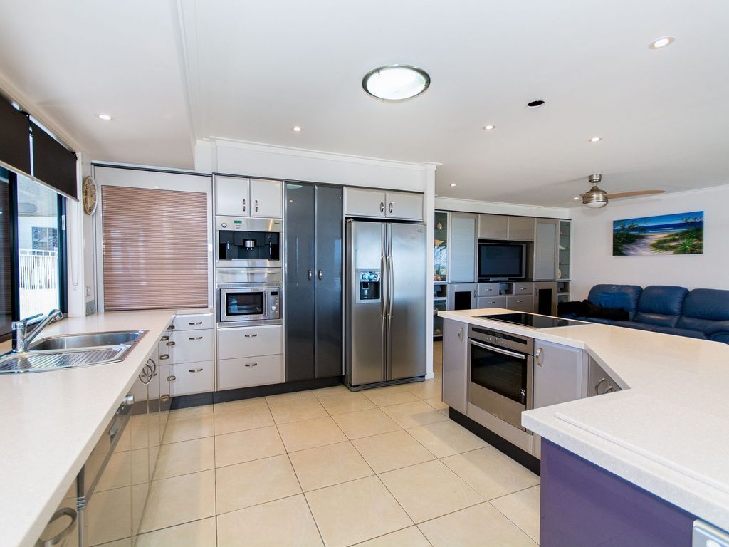 Magical Holiday Home - Welsby Pde, Bongaree