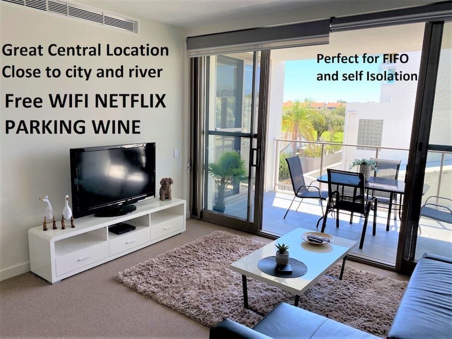 Perfect Close TO City Shops Wifi Netflix Park Wine