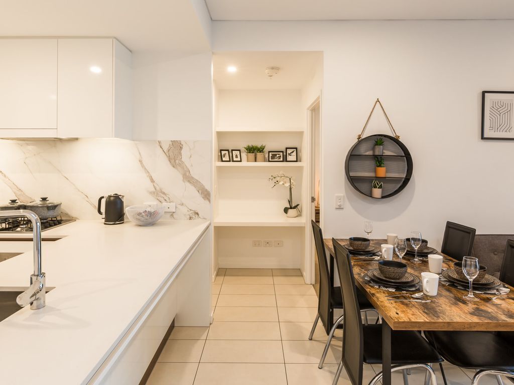 Exceptional 2 Bed 2 Bath Unit in South Brisbane