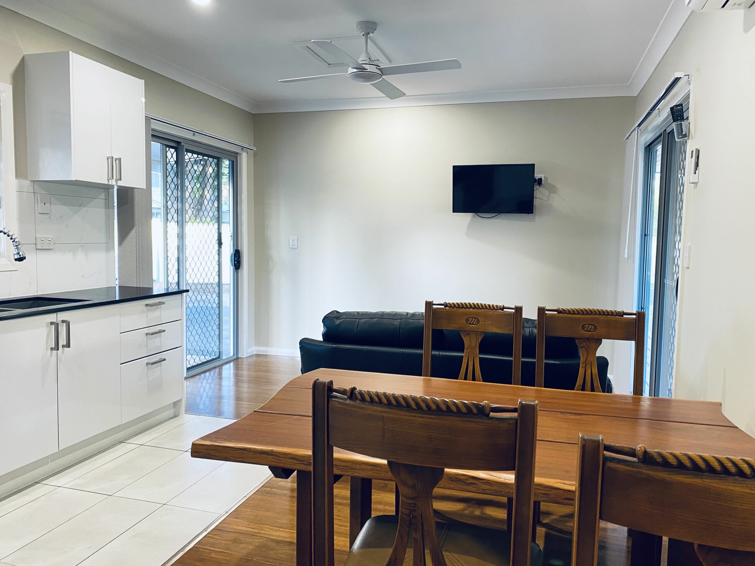 Fully Renovated, Clean and Tidy Private House in Logan