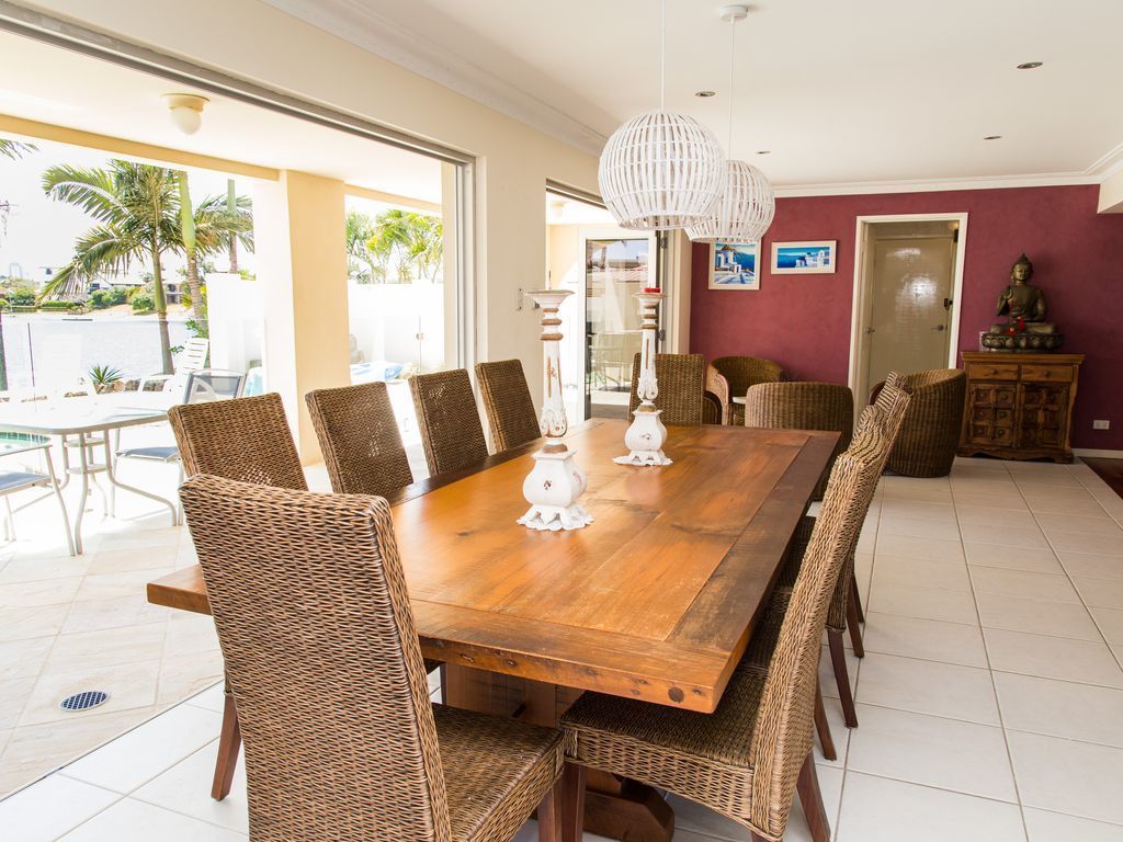 Waterfront Family Paradise, Pets Welcome, Broadbeach Location Location Location