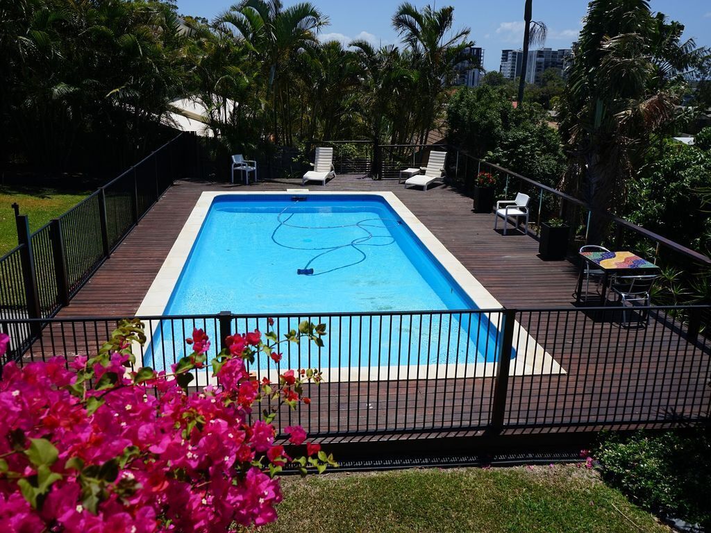 Spacious Broadwater Family Home, Huge Pool & Fantastic Views