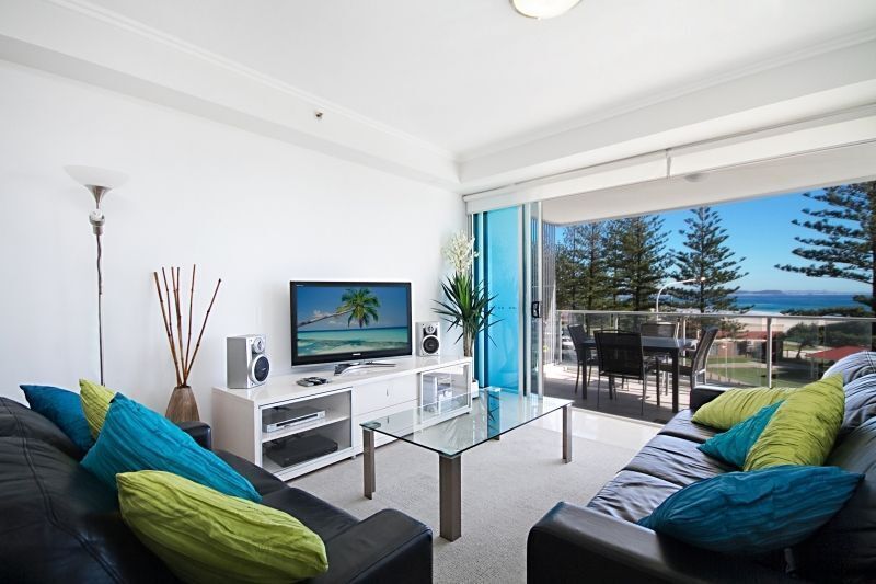 Reflections Tower 2 Unit 304- Coolangatta Beachfront 2 Bedroom Apartment with Wi-Fi, easy walk to cl