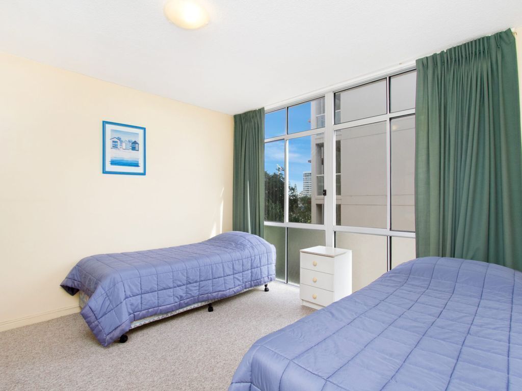 Beach Lodge Unit 9 Beachfront unit in  Coolangatta with balcony with ocean views.