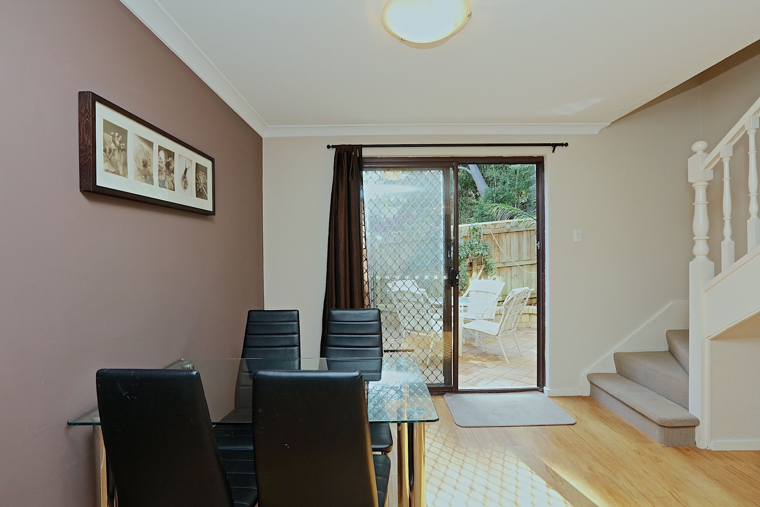 BEST LOCATION in Perth!  Free Wifi & Netflix Gorgeous Family friendly townhouse