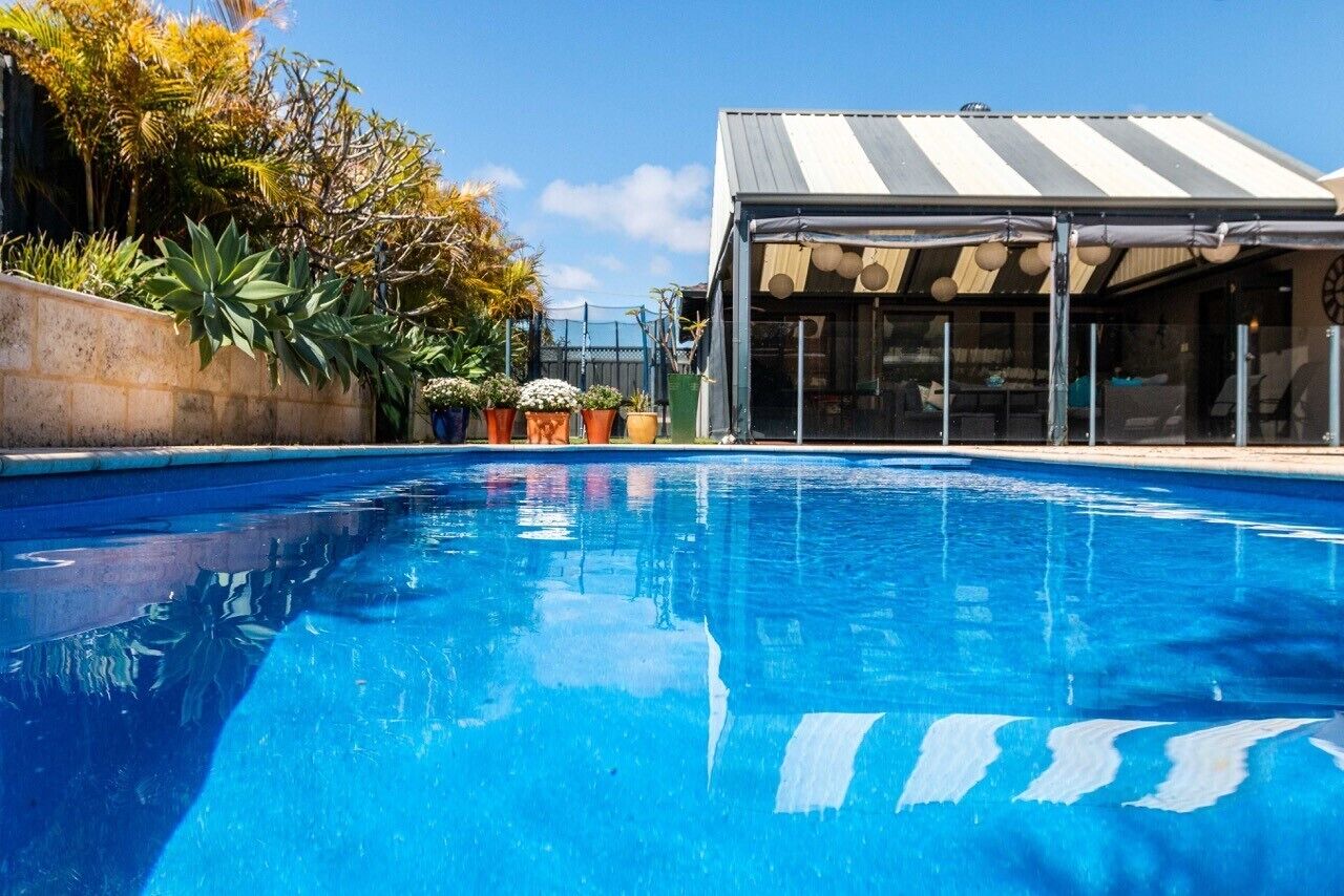 Blue Water  - Your  "luxury Resort Style" home in Perth Metro near Beach.