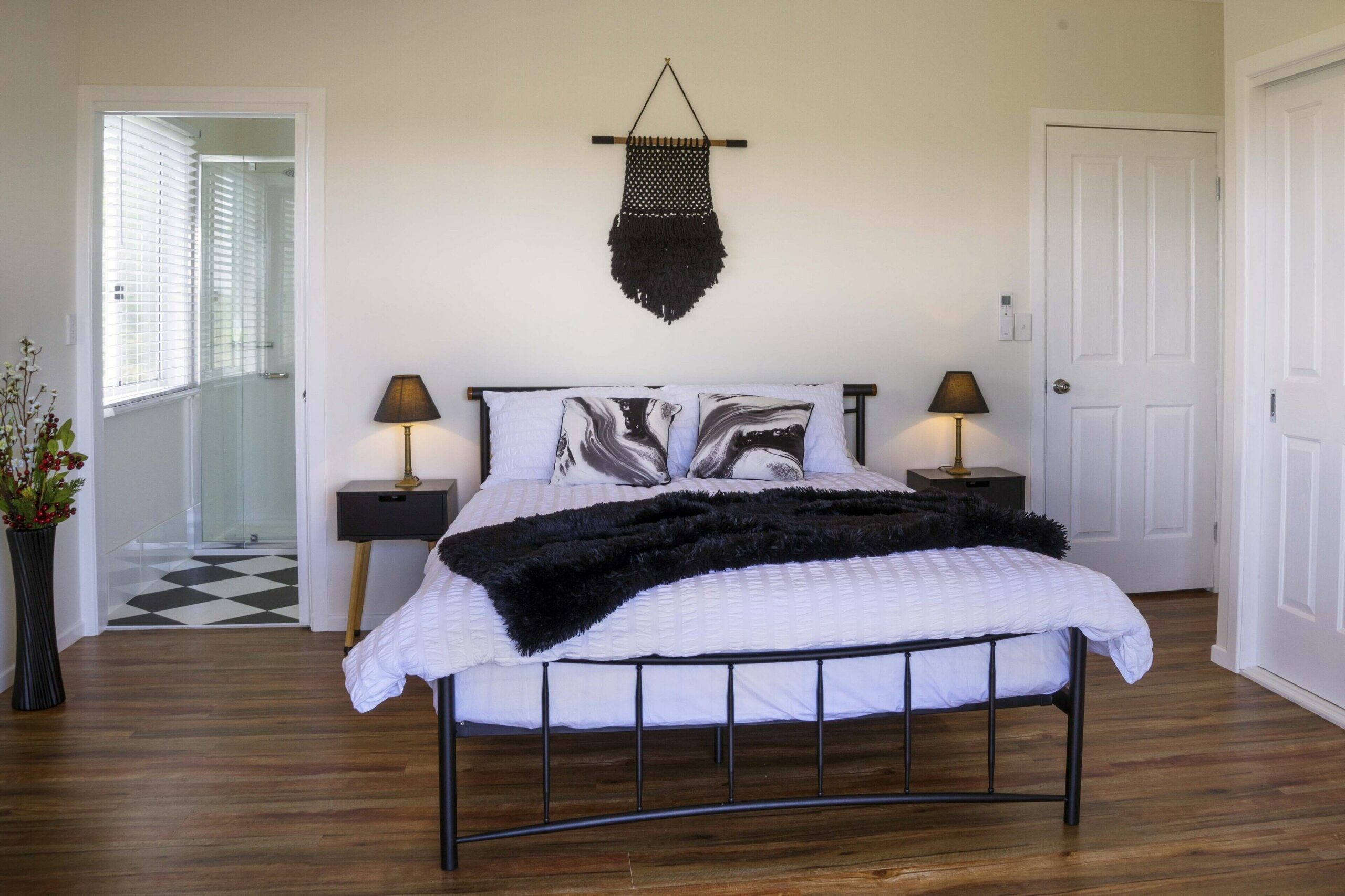 Farringdon Homestead – Bedroom 1 – Unique B&B – Fully Catered Rural Getaway