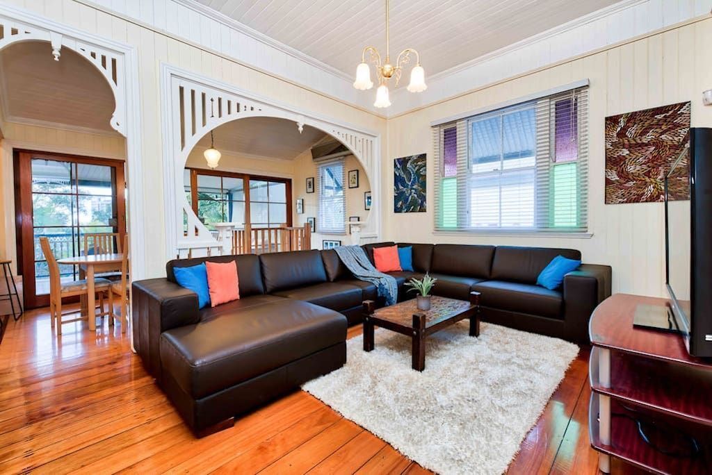 Comfy, Character Qldr ~ 3bed House W/parking ~ Woolloongabba