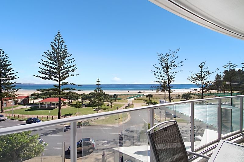 Reflections Tower 2 Unit 304- Coolangatta Beachfront 2 Bedroom Apartment with Wi-Fi, easy walk to cl