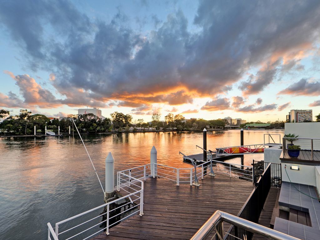 Magic ON Main - Surfers Paradise Waterfront