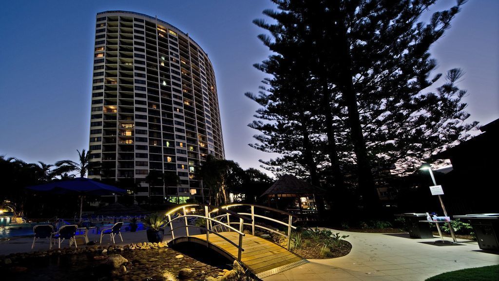 Blue Ocean Apartment - Absolute Beachfront & Views