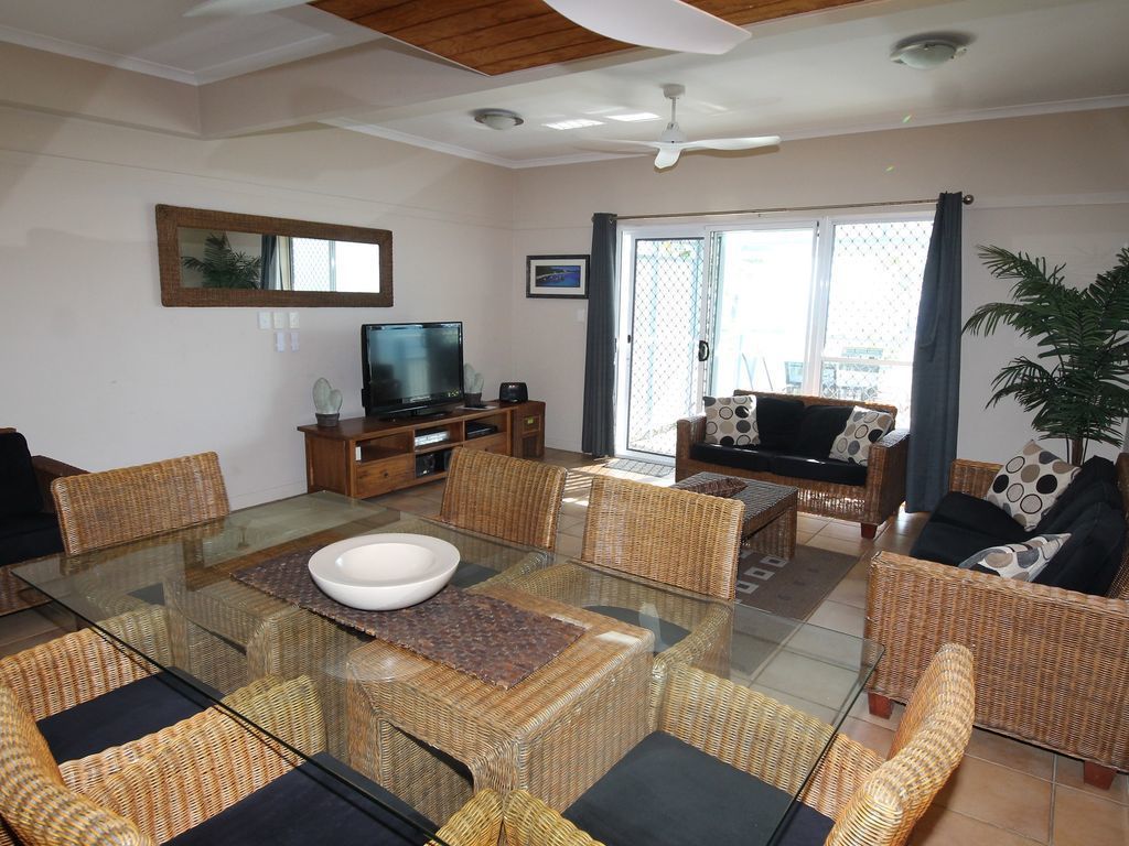 Tangalooma Beachfront Villa 7