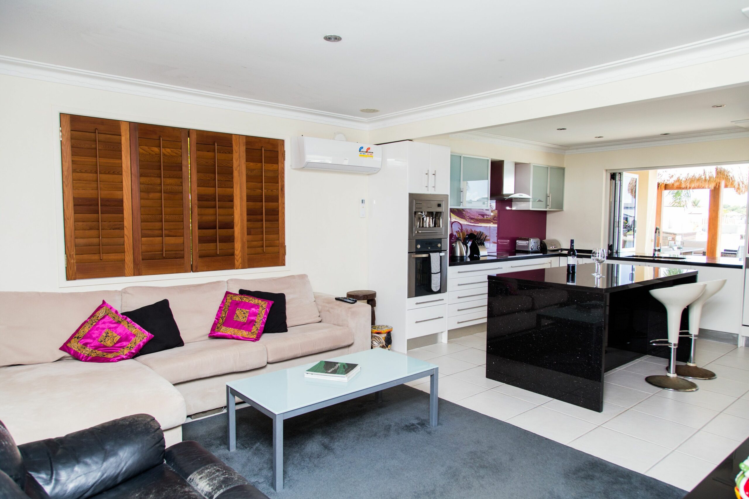 Waterfront Family Paradise, Pets Welcome, Broadbeach Location Location Location