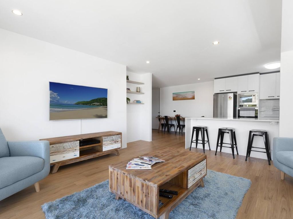 Literally Footsteps Down TO Kirra Beach 2BR Fully Renovated Apartment Freee