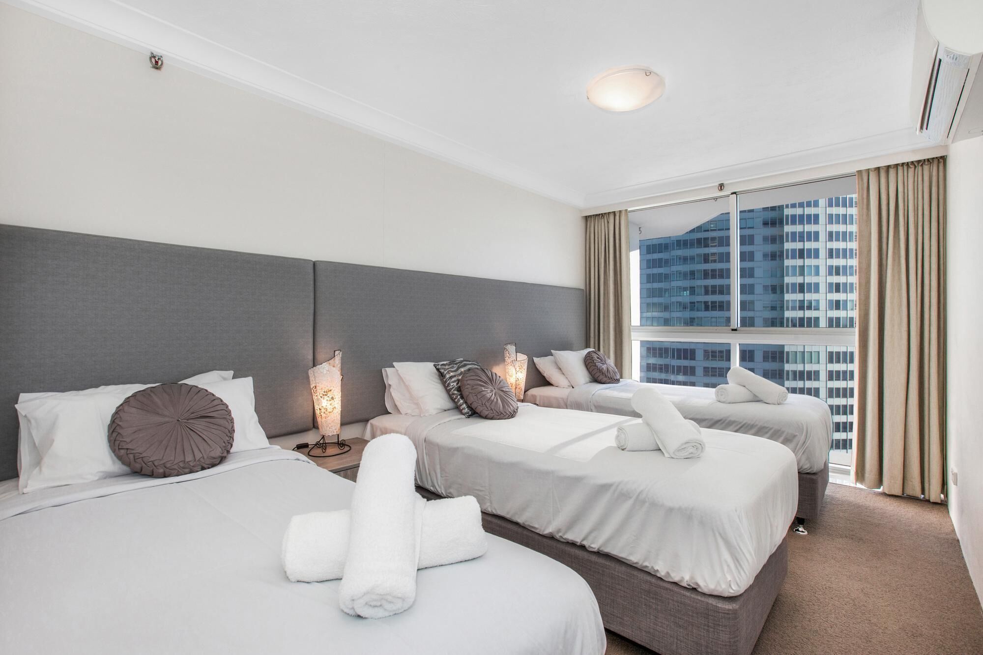 Relaxing Holiday Escape High Above Surfers Paradise