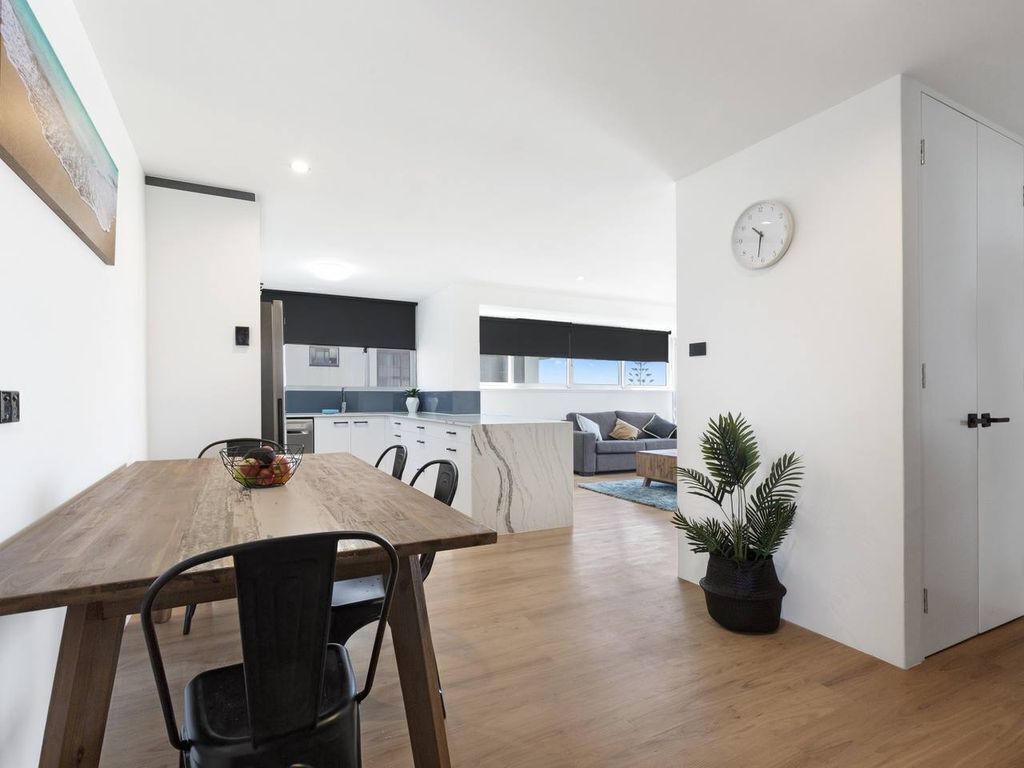 Literally Footsteps Down TO Kirra Beach 2BR Fully Renovated Apartment Freee