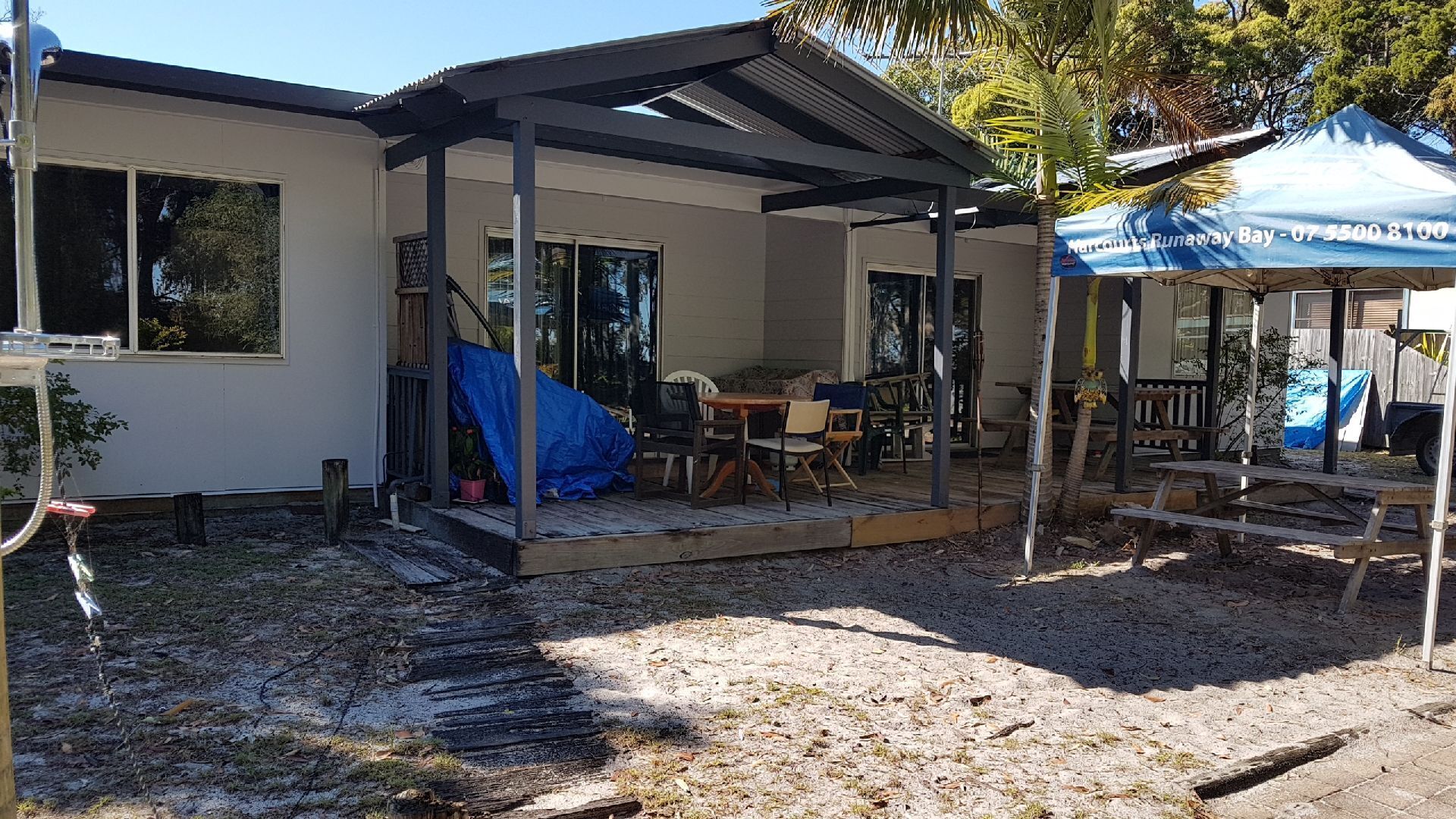 Moreton Island Beach house at Bulwer ‘Mister Barge’<br>