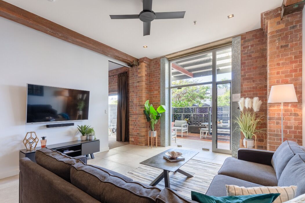 Luxury 3brm 2bth Woolstore apt With BBQ Courtyard