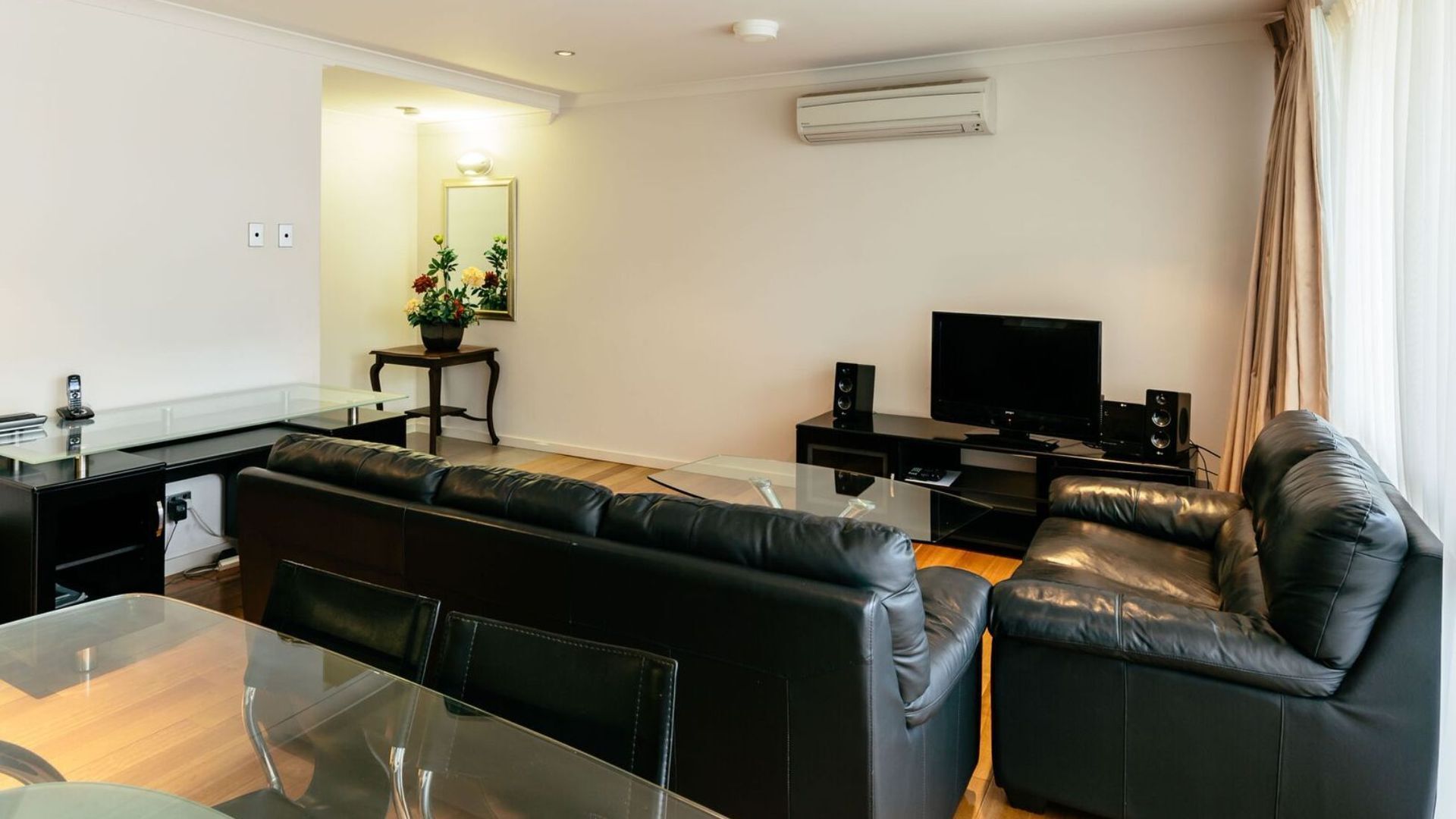 Centrally located modern 2 level apartment