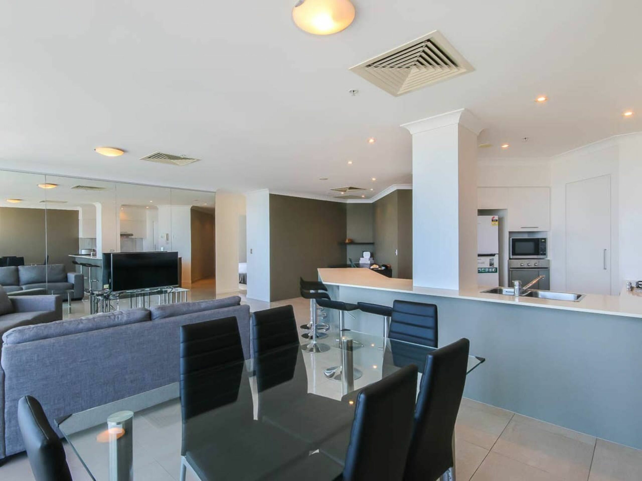 Stylish 3 Bedroom Apartment In Goldcoast