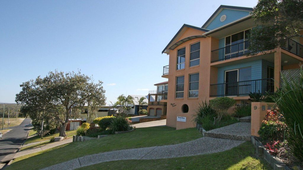 Phoenix Terrace - Large Townhouse in Yamba