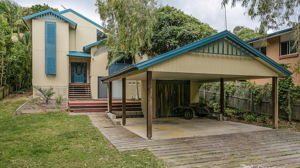 Flipper Beach House 3 Bedroom, 1 Bathroom, big Yard for Cricket :)