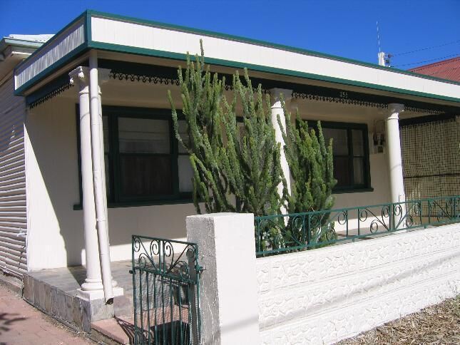 Bettys Cottage Broken Hill