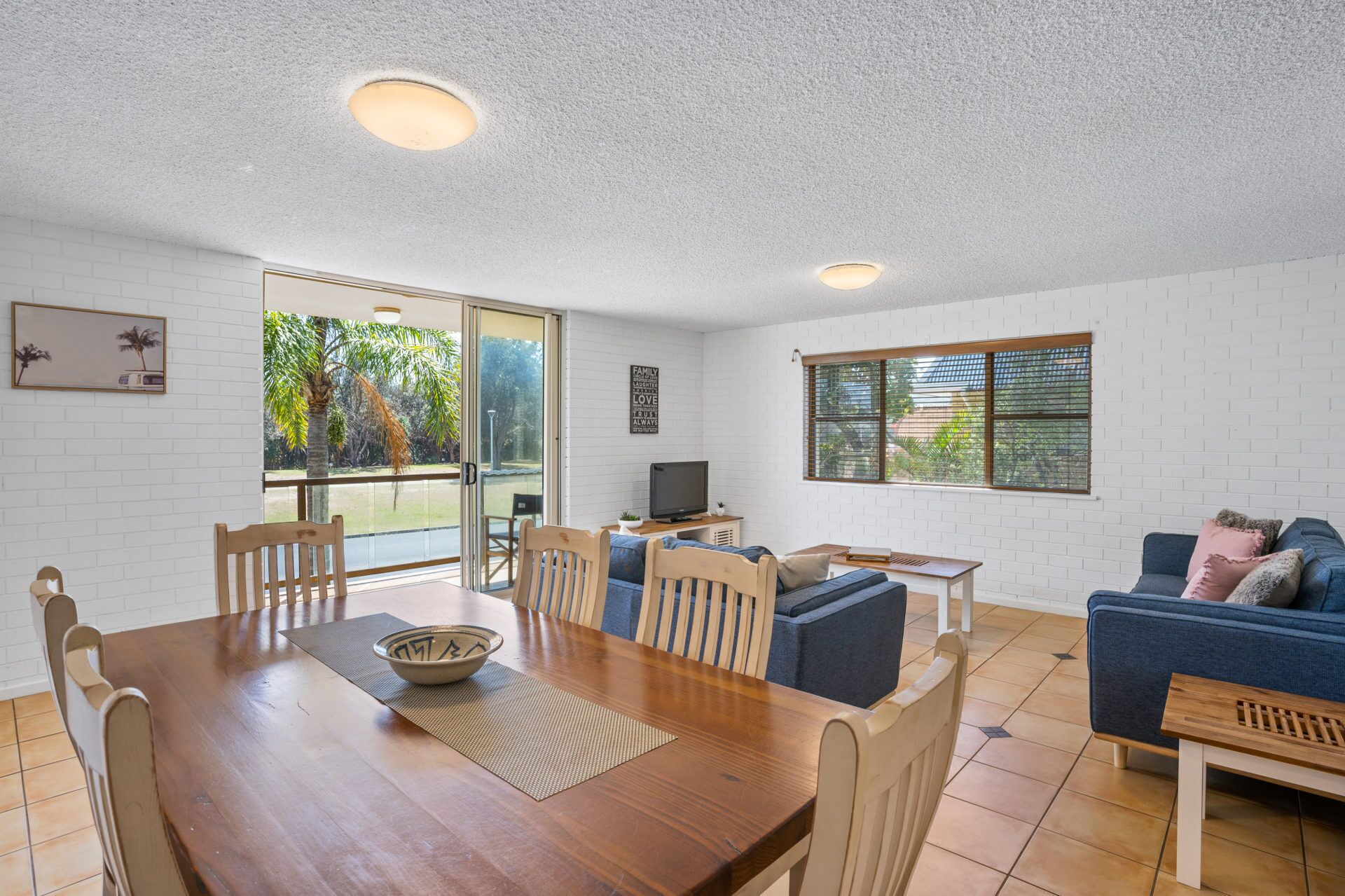 2/56 Lawson Street@clarkes Beach