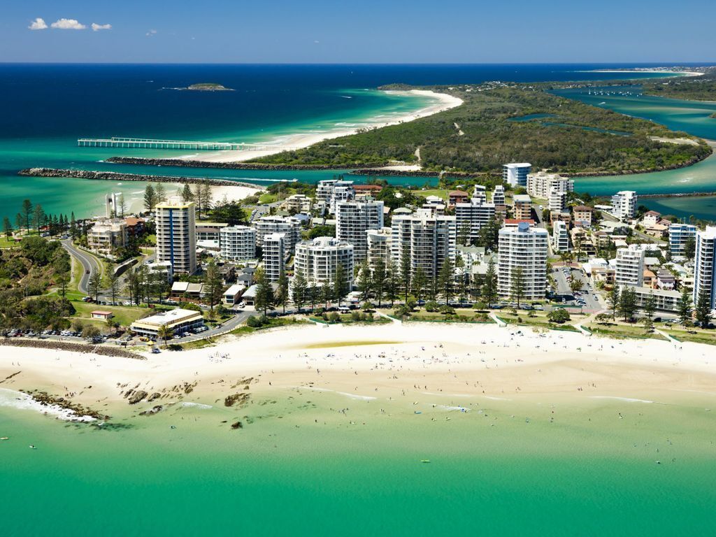 Kingston Court Unit 10 Right on the beach in Rainbow Bay Coolangatta