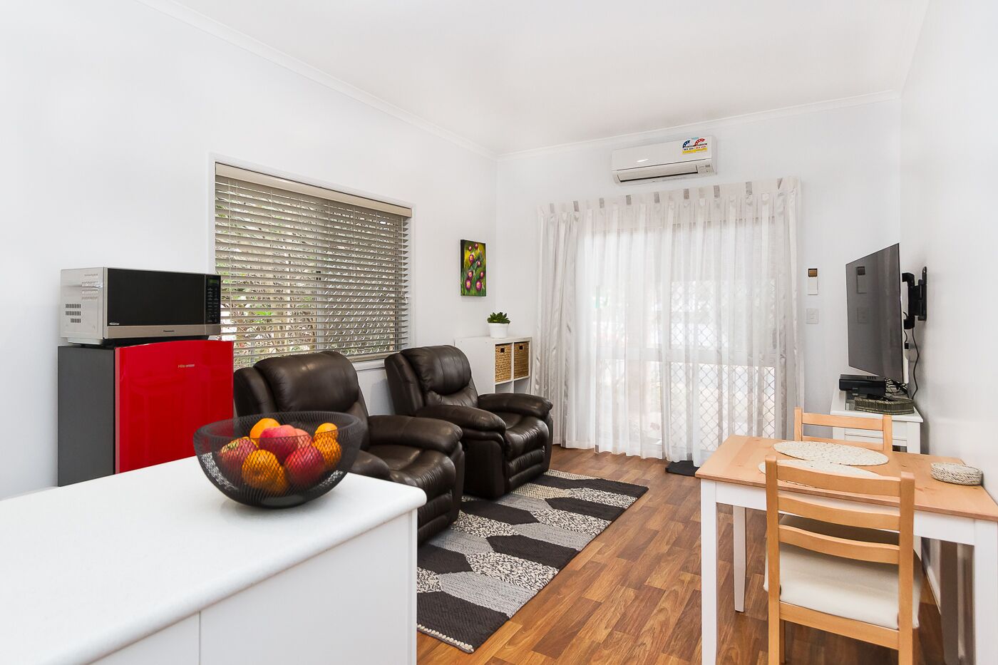 Luxury Accommodation close to parks, information centre, dining and CBD