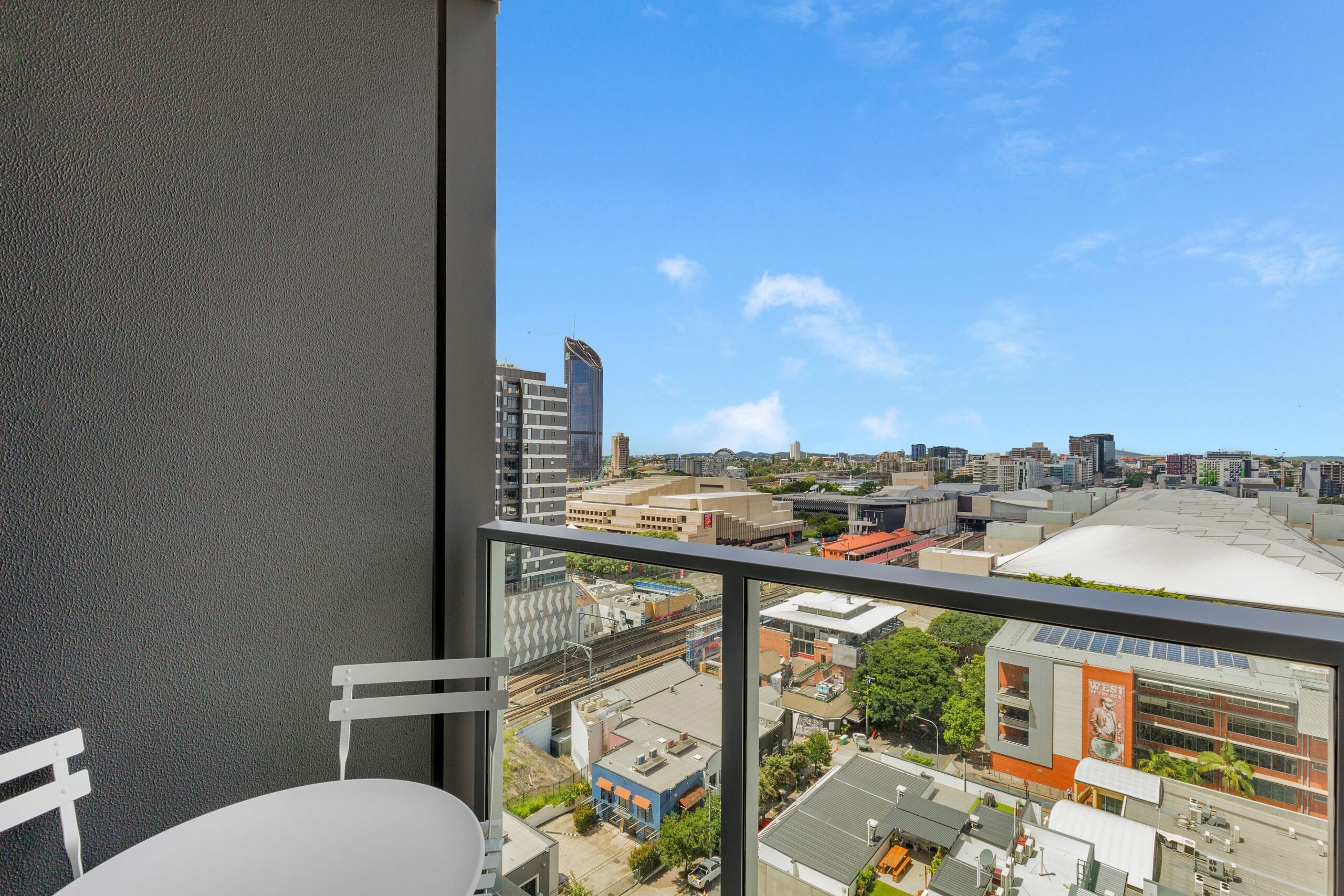 KOZYGURU South Brisbane 1Bed Apt Parking