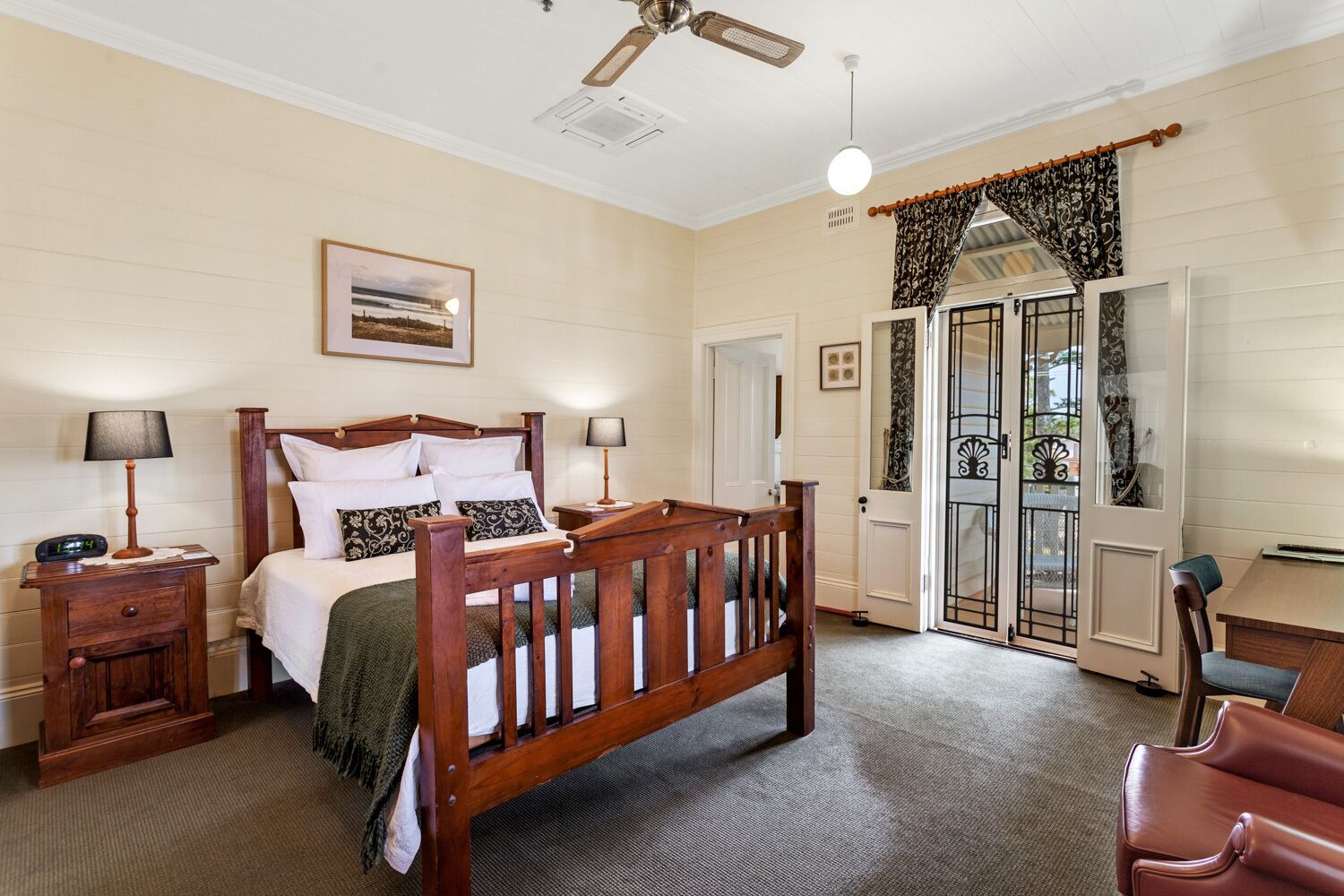 Historic house across from Riverfront , Gateway to Byron Bay & surrounding areas