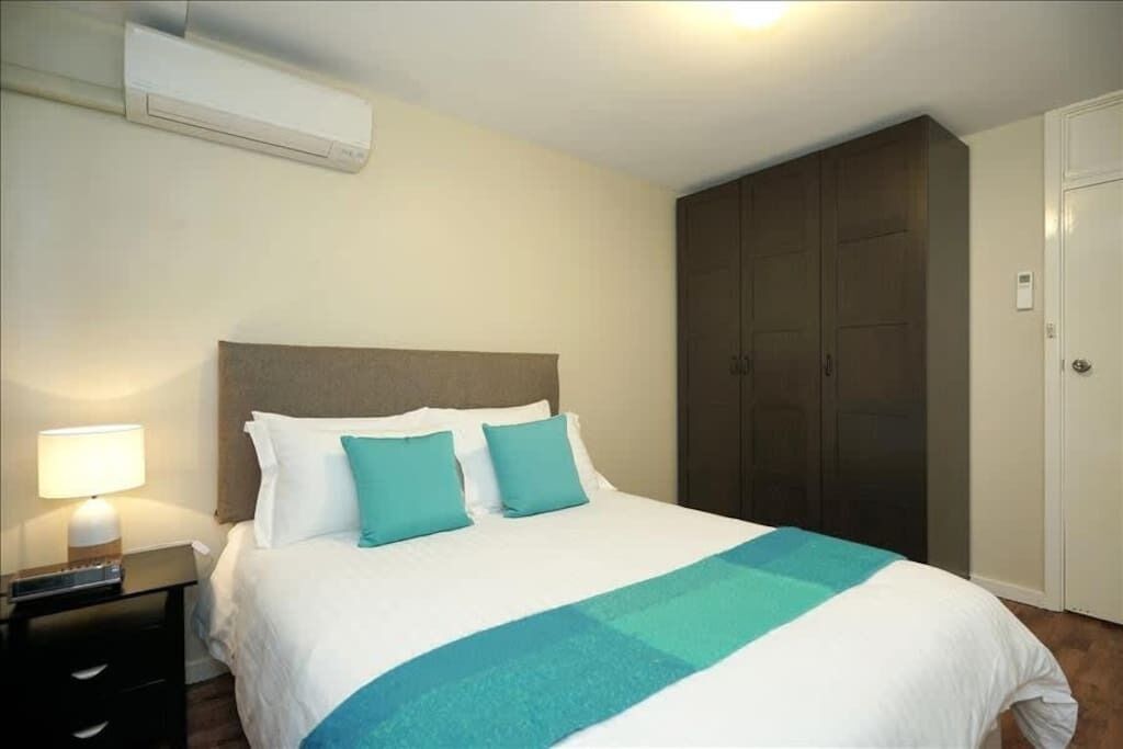 Quaint 2BR Apt in Freoeast Fremantlegeorge Striver Viewmodern 2BR Apt