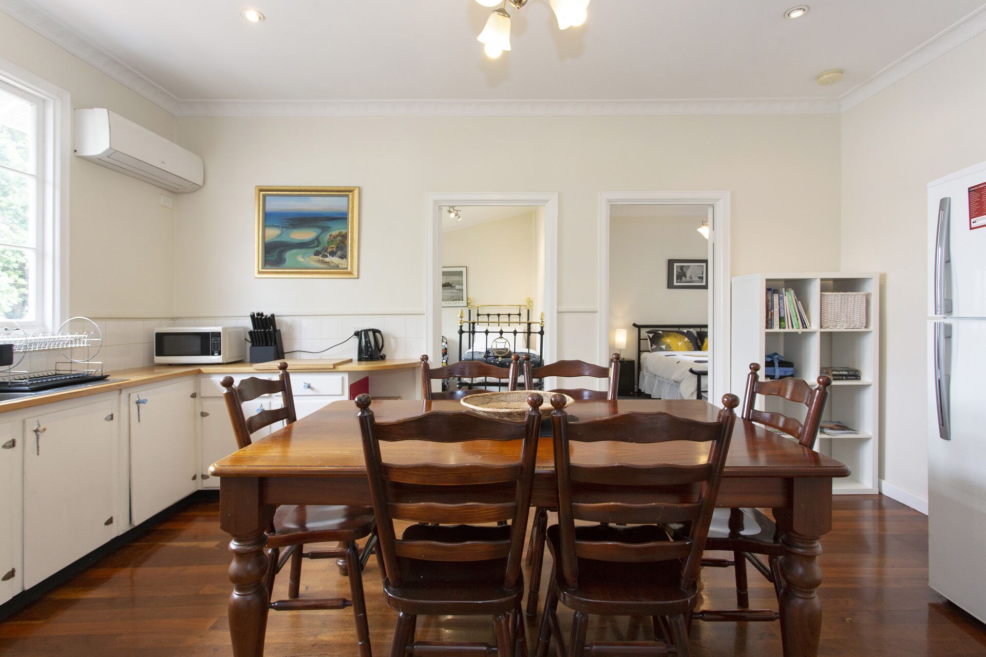 Charming 3 Bedroom Cottage Close to Perth Cbd, Perth Airport and Curtin Uni